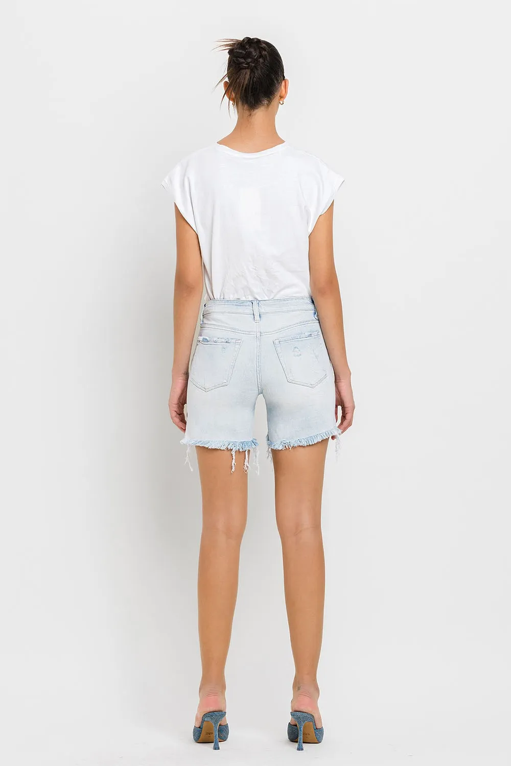 MID RISE DISTRESSED STRETCH SHORTS