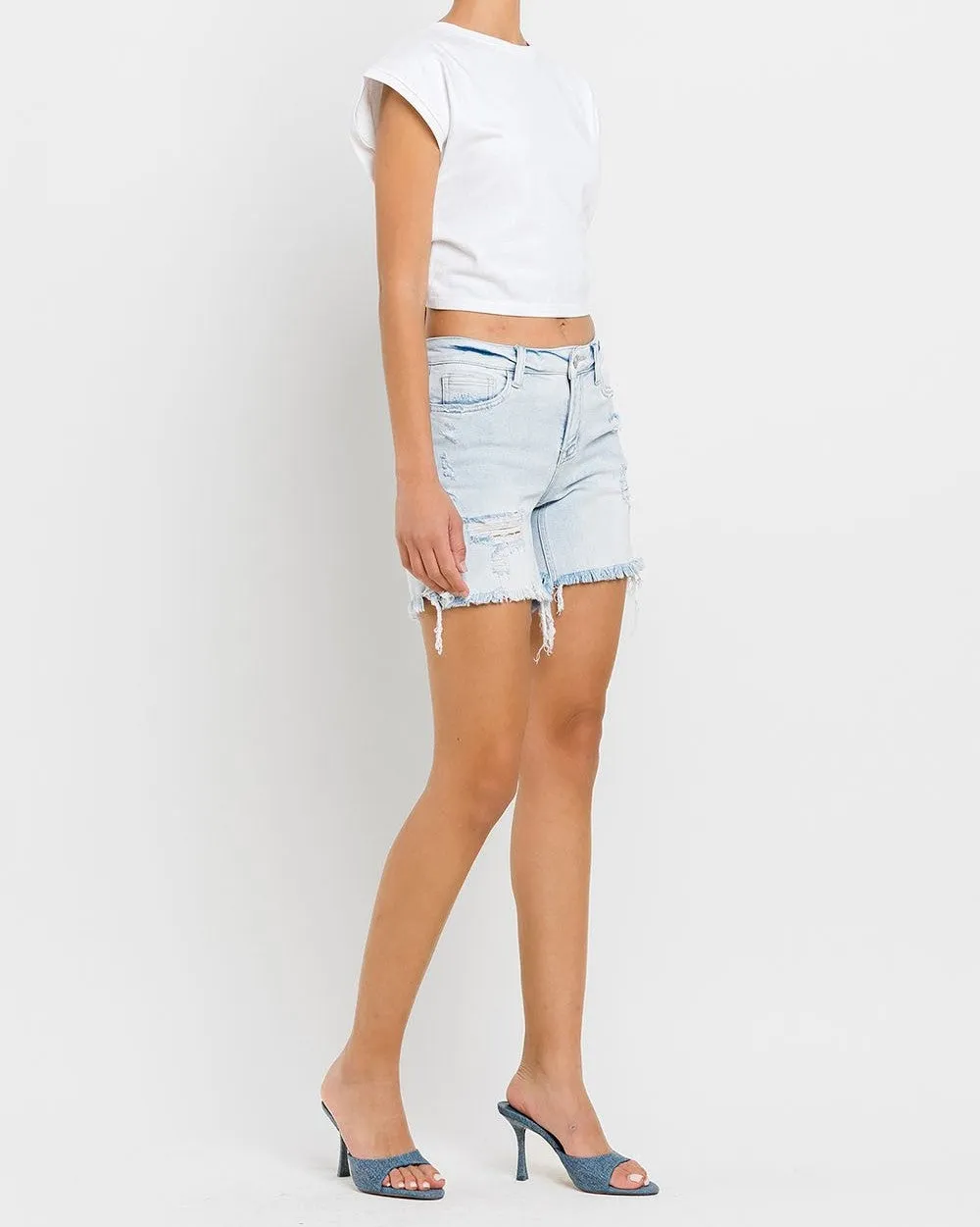 MID RISE DISTRESSED STRETCH SHORTS